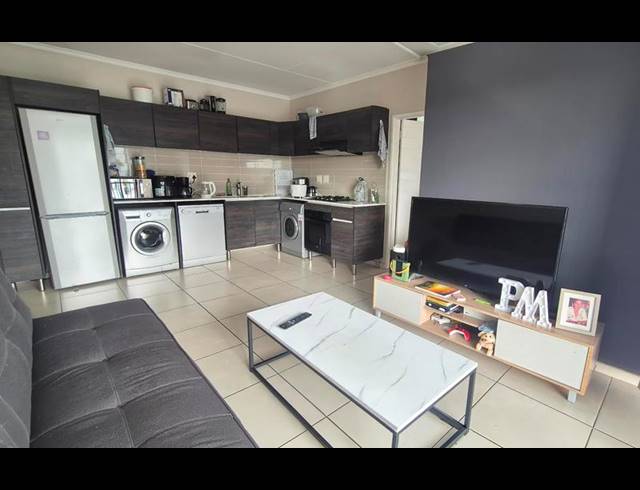 1 BEDROOM APARTMENT FOR SALE IN BRYANSTON